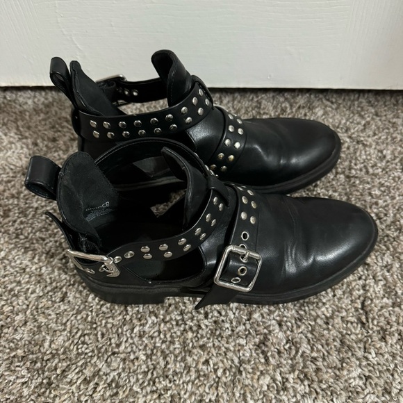 3/$32 H&M Black Studs Shoes Size 6 - Picture 6 of 12